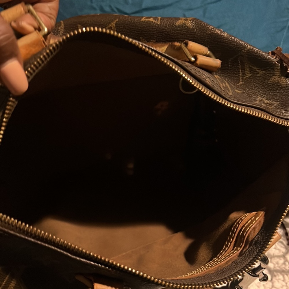 30 Louis Vuitton speedy bag with custom lady eyes and lips - Picture 8 of 9